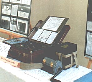 VALISE RADIO 3MKII FFI ET SON GENERATEUR A MANIVELLE 